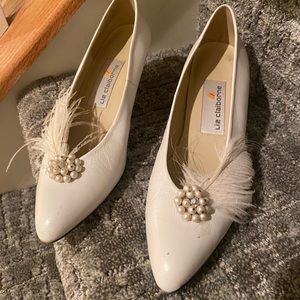 Cutest little ivory, white shoes with vintage embellishment and feather 👰🏻‍♀️